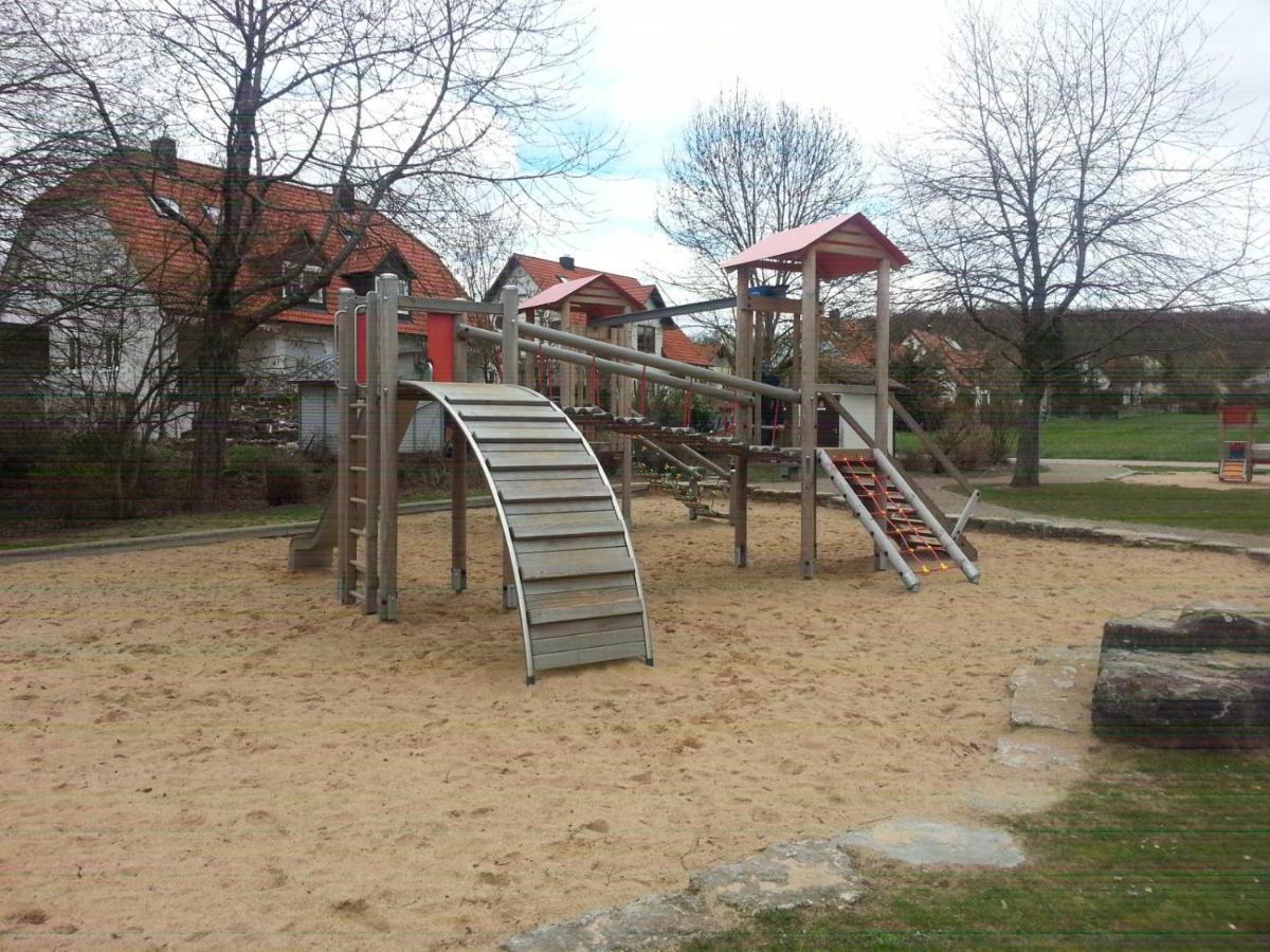Lichtdurchflutetes Zimmer - Mainwiesen Waldbuttelbrunn Екстериор снимка